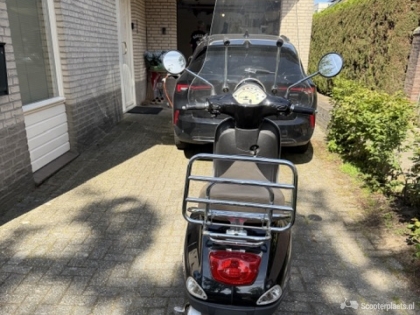 Vespa LX 50 zwart